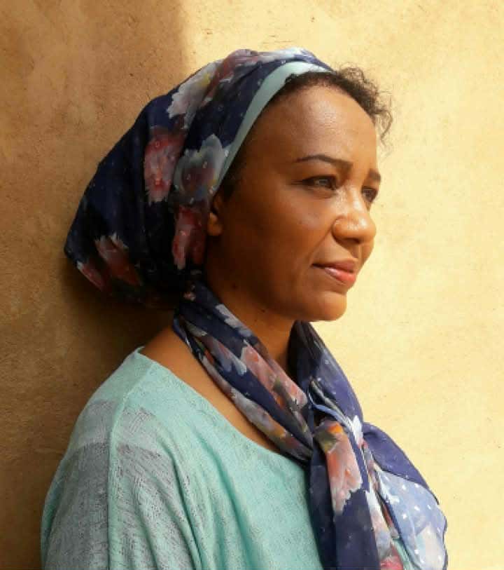 ريشة سودانية تضئ سماء الريفييرا الفرنسية